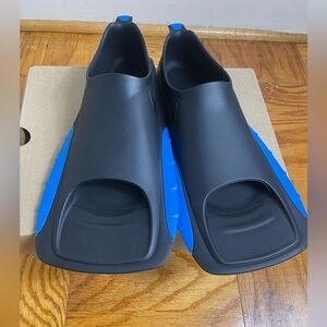 Nike Swim Fins 100% Sillicone Size Small (7-9) Black Photo Blue NESS9171-919 NWT